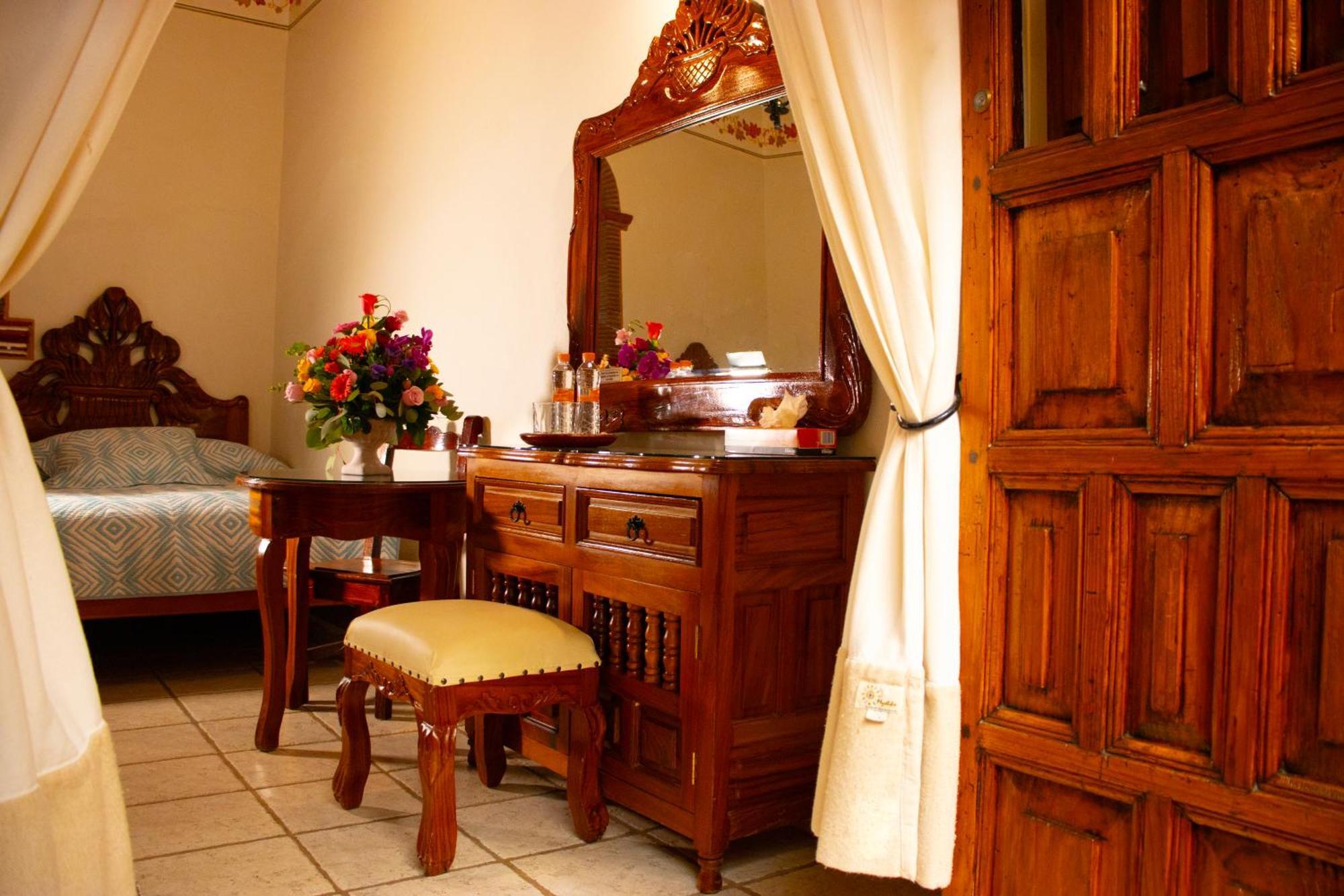 Hotel Los Escudos Pátzcuaro Eksteriør billede