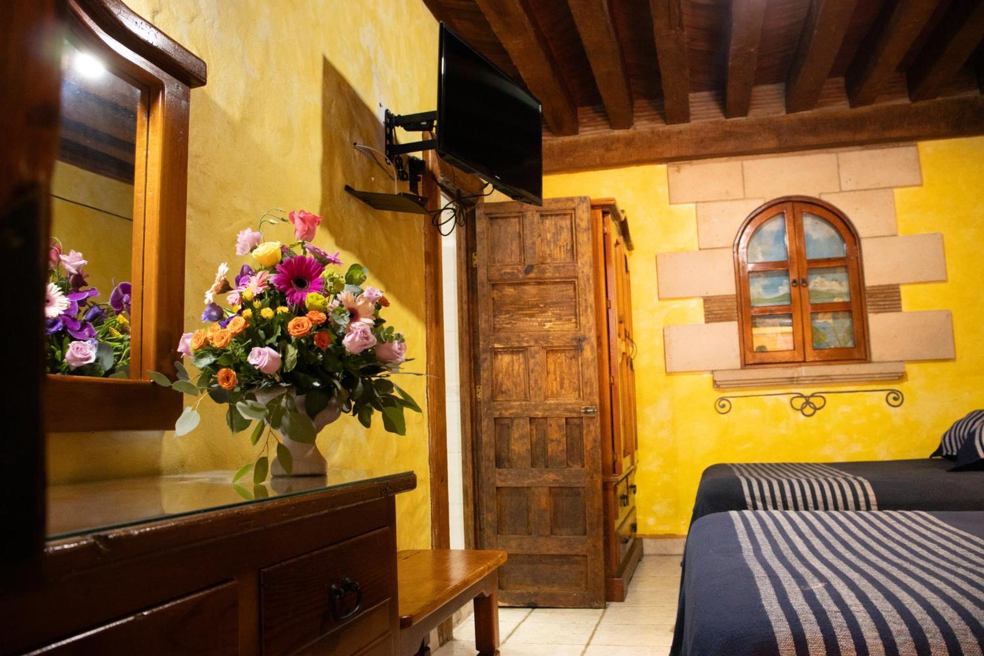 Hotel Los Escudos Pátzcuaro Eksteriør billede
