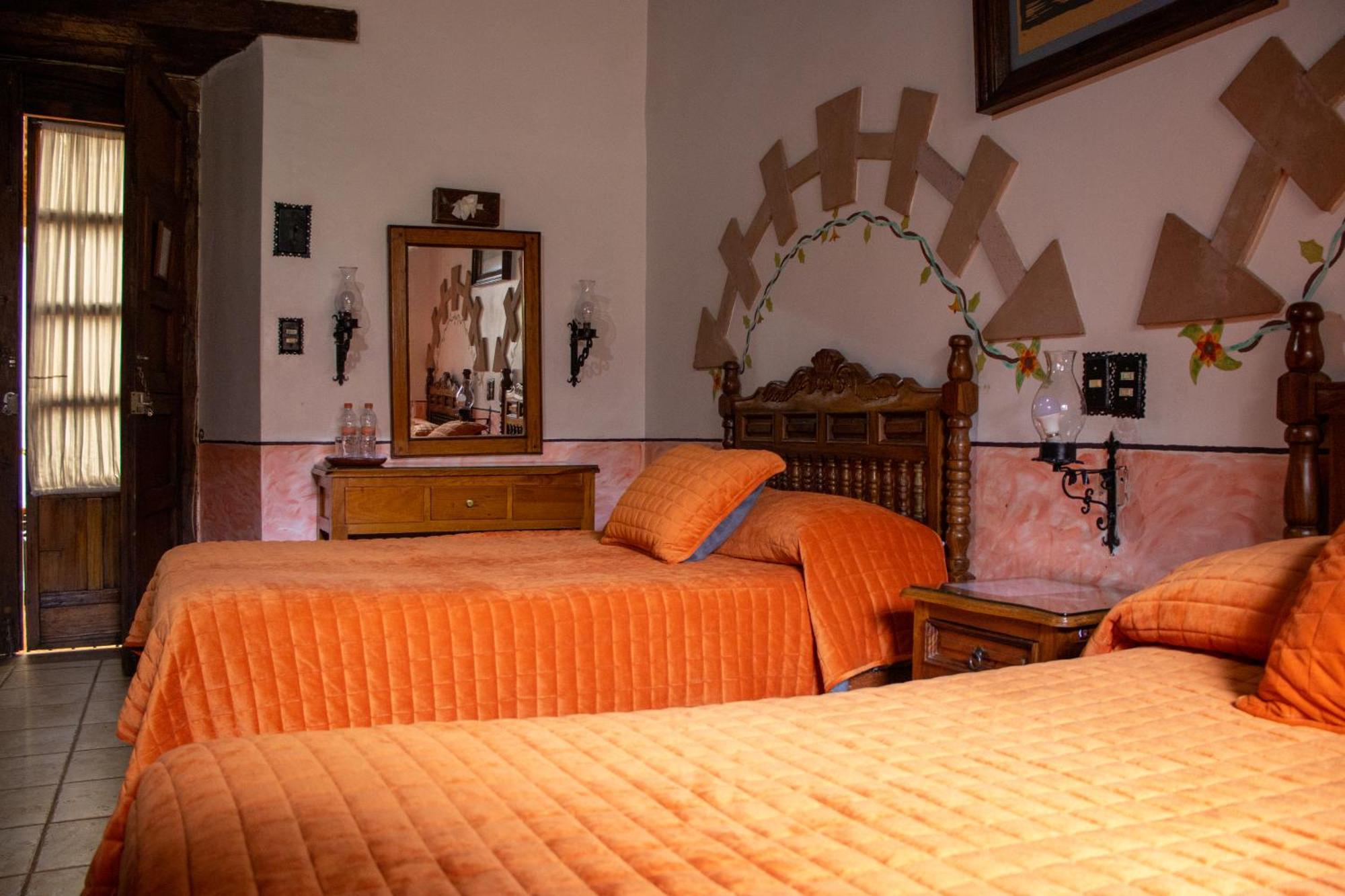 Hotel Los Escudos Pátzcuaro Eksteriør billede