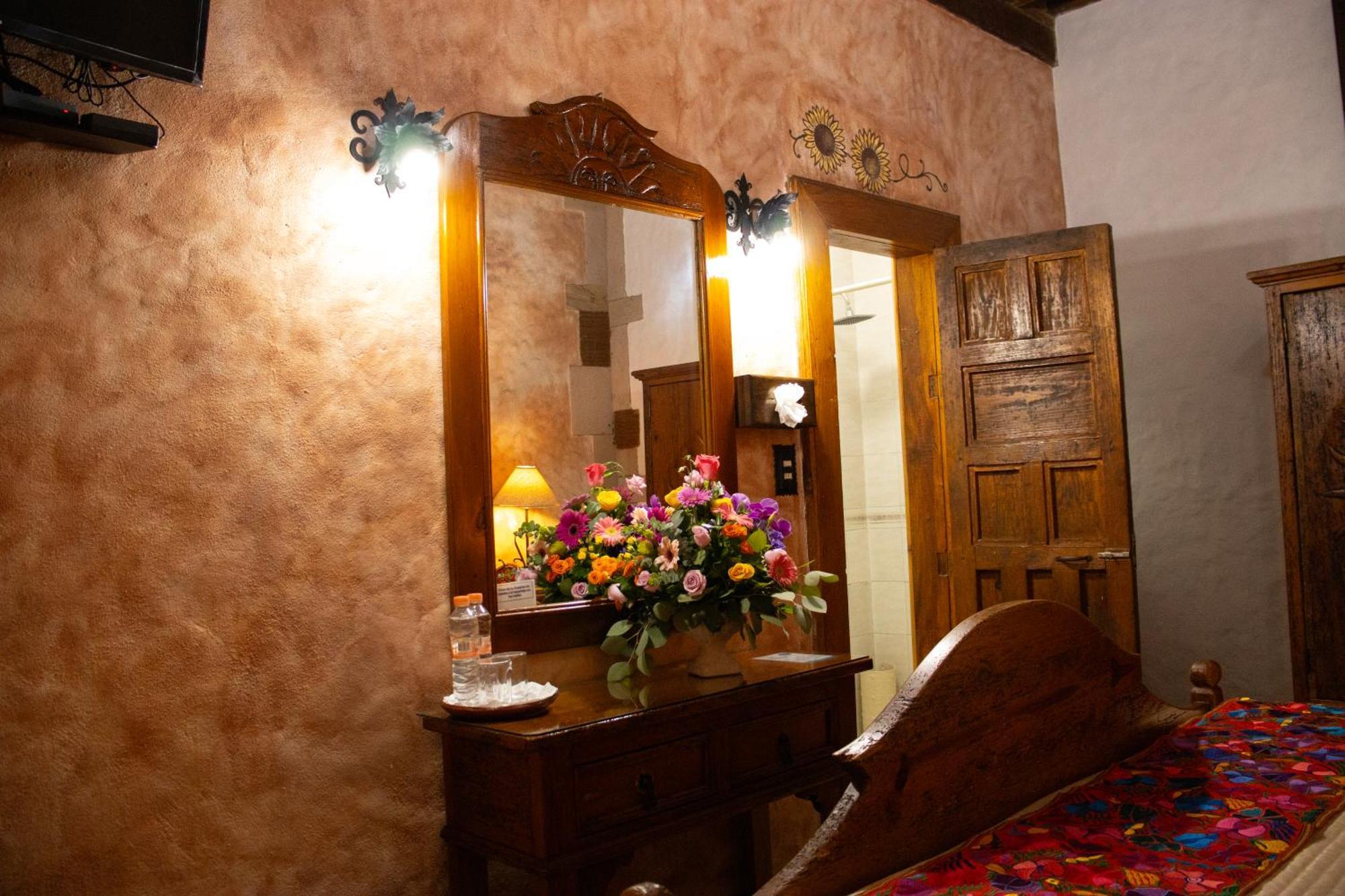 Hotel Los Escudos Pátzcuaro Eksteriør billede