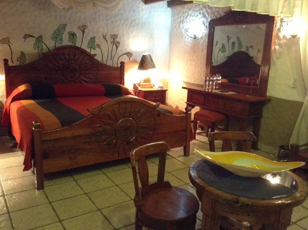 Hotel Los Escudos Pátzcuaro Eksteriør billede