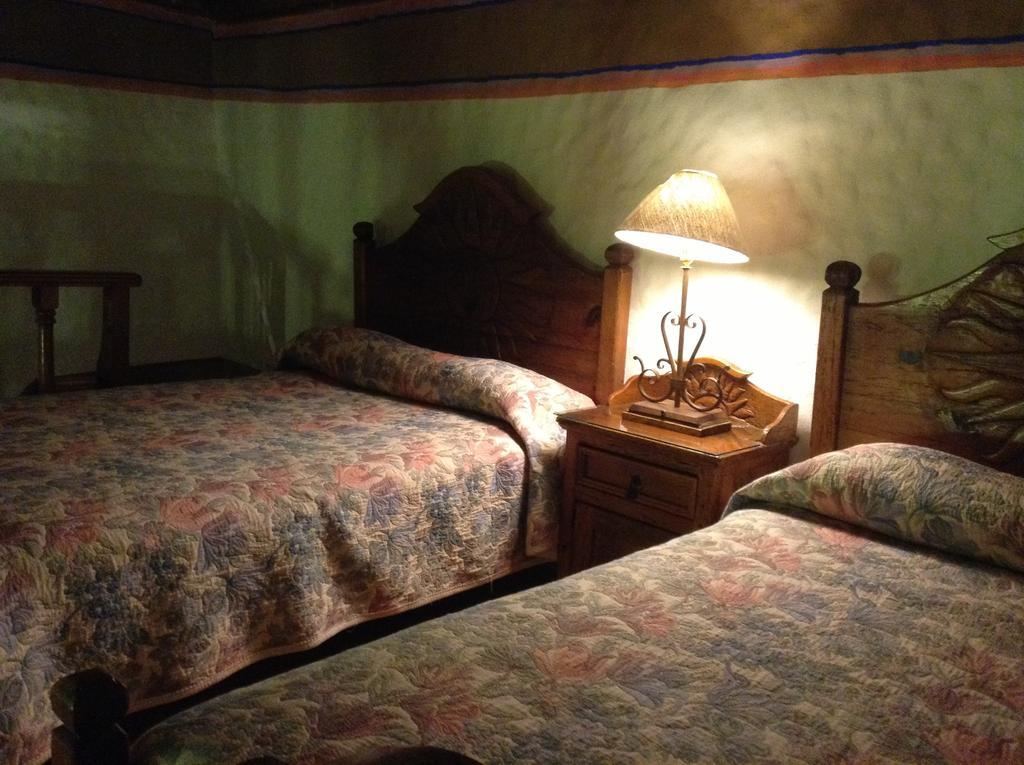 Hotel Los Escudos Pátzcuaro Værelse billede