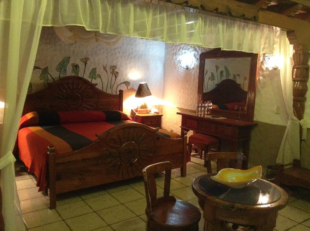 Hotel Los Escudos Pátzcuaro Eksteriør billede