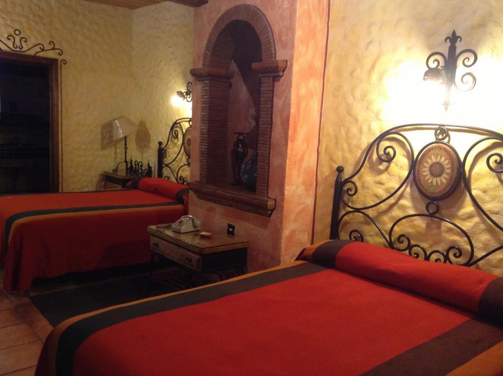 Hotel Los Escudos Pátzcuaro Eksteriør billede